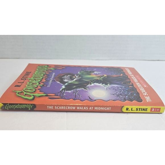 Goosebumps#20 The Scarecrow Walks at Midnight R.L. Stine Paperback Scary VTG - Picture 5 of 5
